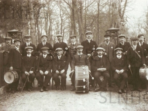 Foyers Pipe Band  at Boleskine Gate Lodge road end  around 1910 .